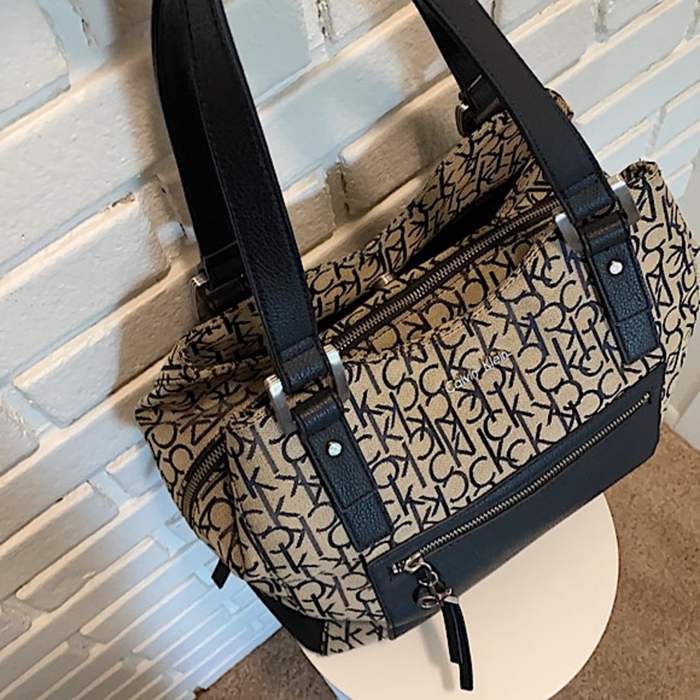Calvin Klein 3 Compartment Purse - Picture 8 of 11